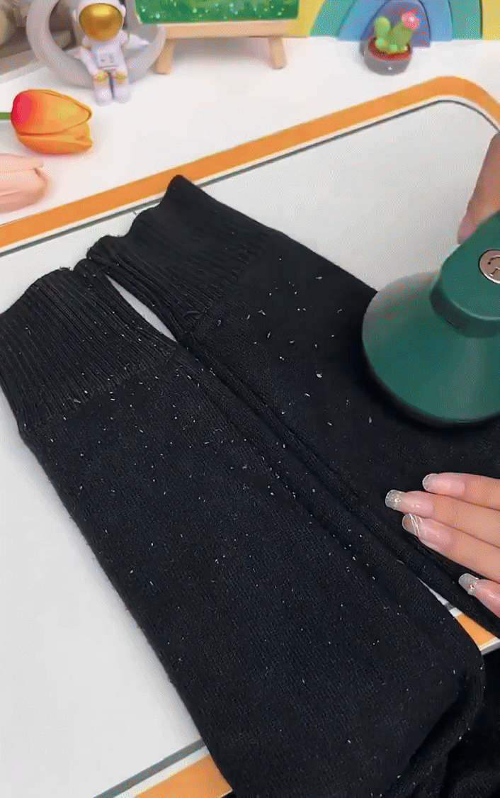 Rechargeable Lint Remover view 3